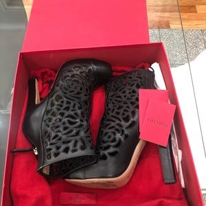 Valentino Bootie size 37 (EU 7)